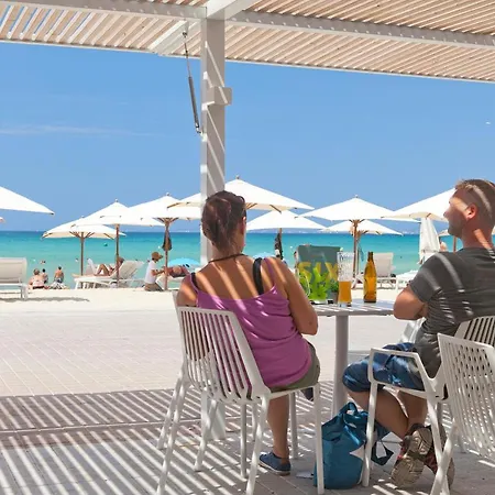 فيلة Els Pins إل أرينال